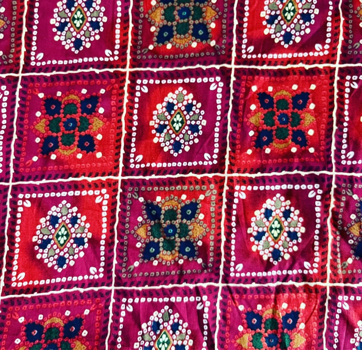 Maroon Bhandhani kurta