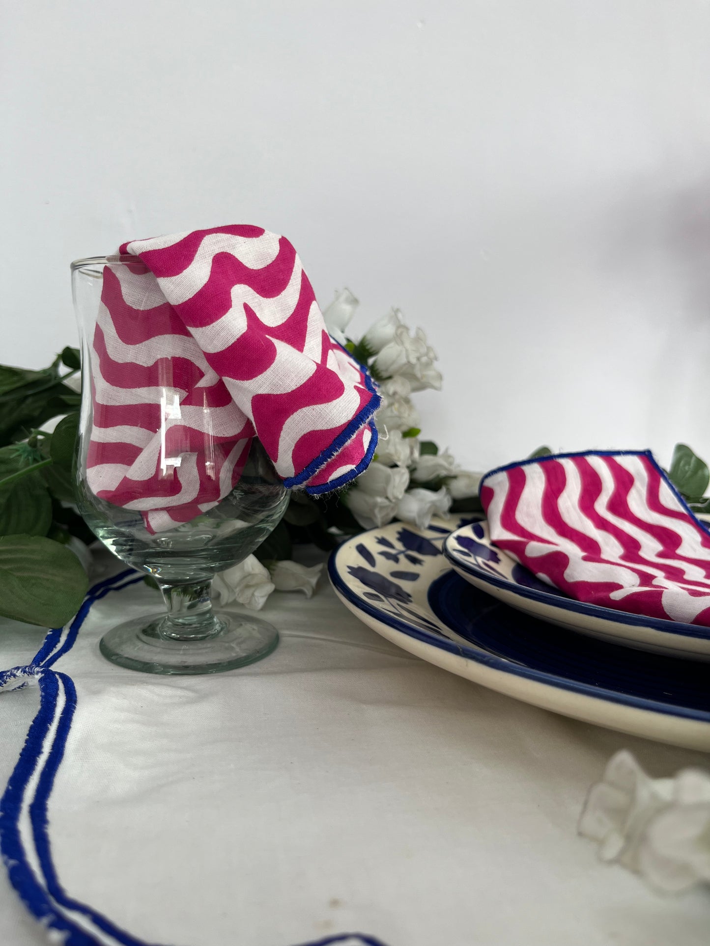 Blue geometric table mat set
