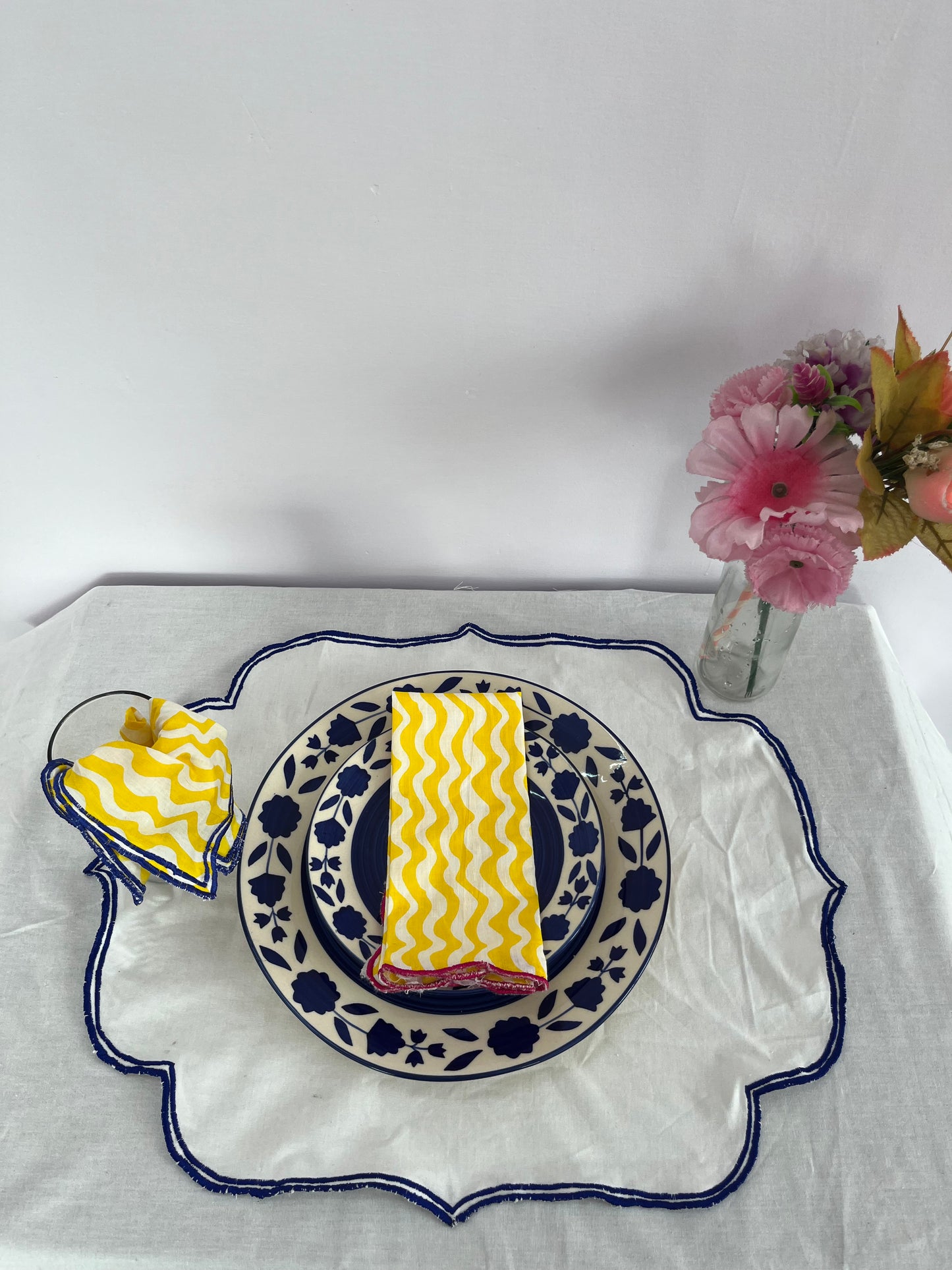 Blue geometric table mat set